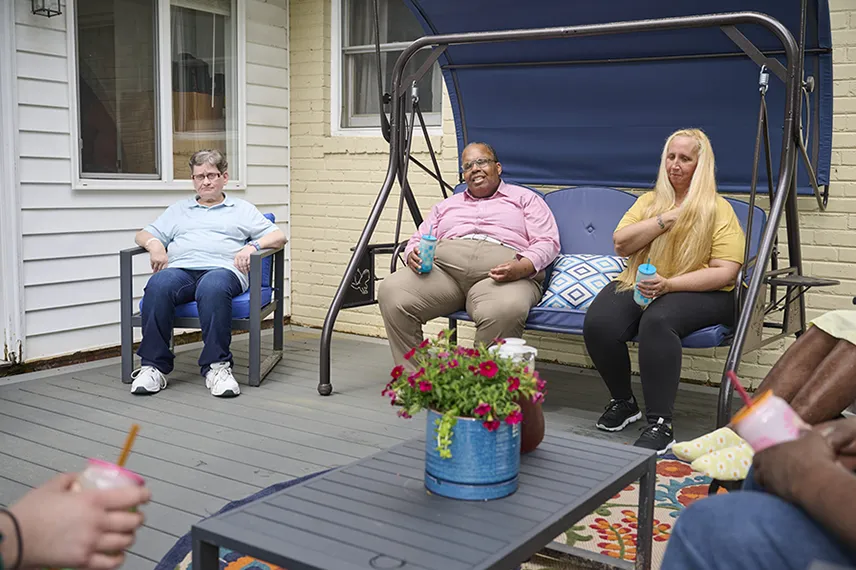 RRSI - Residents on Porch
